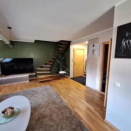Augustis On Veel Suve Kuell - Suur Korter Vallikaeaerus Appartement *