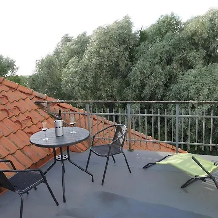 Augustis On Veel Suve Kuell - Suur Korter Vallikaeaerus Appartement *